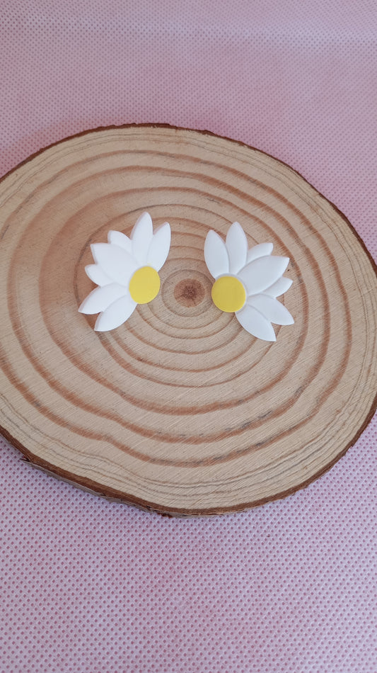 Pendientes medias margaritas