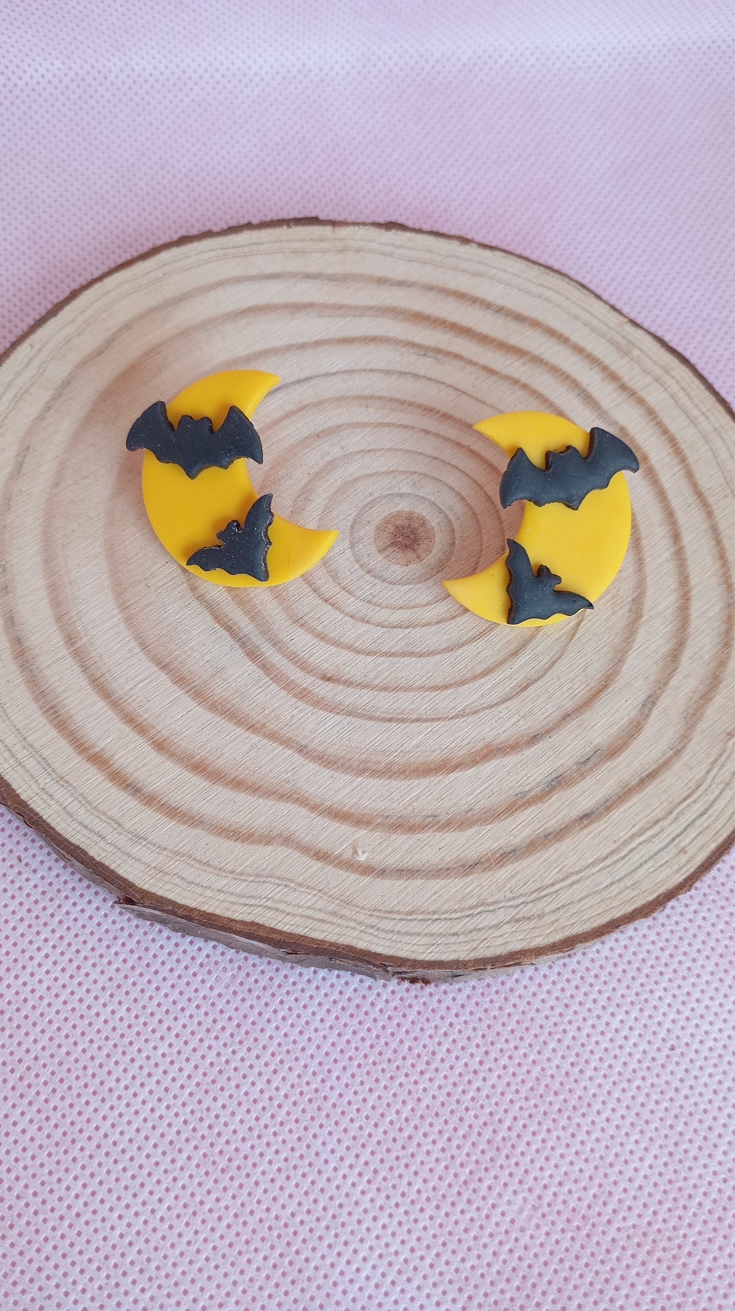 Luna con murciélagos